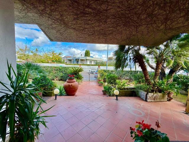 Villa Indipendente in vendita a Follonica, Toscana