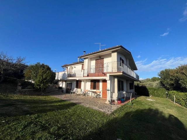 Villa Indipendente in vendita a Follonica, Toscana
