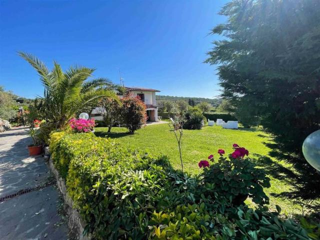 Villa Indipendente in vendita a Follonica, Toscana