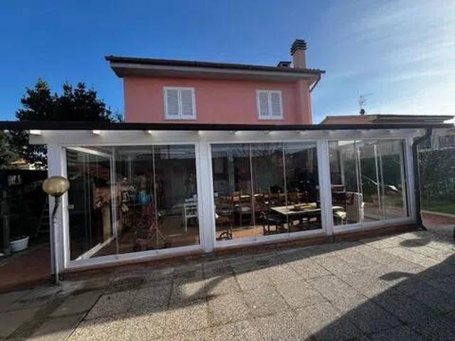 Villa Indipendente in vendita a Follonica, Toscana