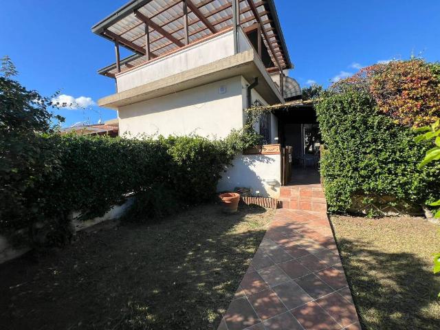 Villa Indipendente in vendita a Follonica, Toscana