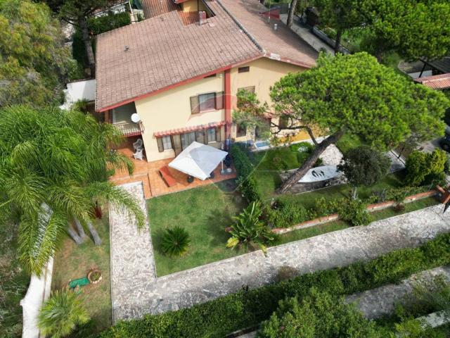 Villa Indipendente in vendita a Salto Di Fondi, Lazio
