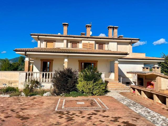 Villa Indipendente in vendita a Salto Di Fondi, Lazio