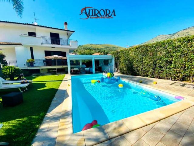 Villa Indipendente in vendita a Salto Di Fondi, Lazio