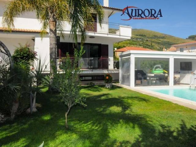 Villa Indipendente in vendita a Salto Di Fondi, Lazio