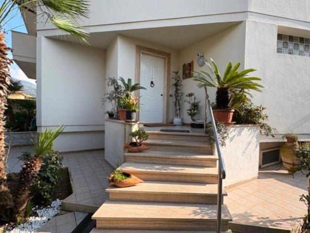 Villa Indipendente in vendita a Cardinale, Salto Di Fondi