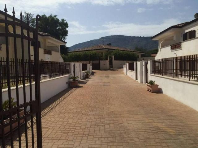 Villa Indipendente in vendita a Borgo Sant'Antonio, Salto Di Fondi