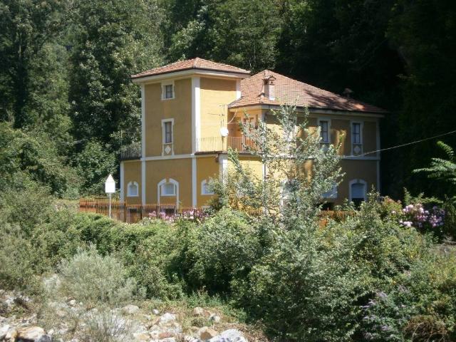 Villa Indipendente in vendita a Fontainemore, Aosta