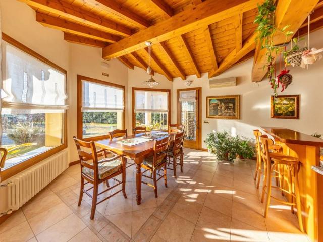 Villa Indipendente in vendita a Villadolt / Viladolt, Fontanafredda