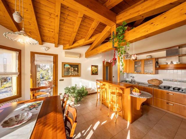 Villa Indipendente in vendita a Villadolt / Viladolt, Fontanafredda