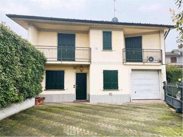 Villa Indipendente in vendita a Fontanella, Lombardia