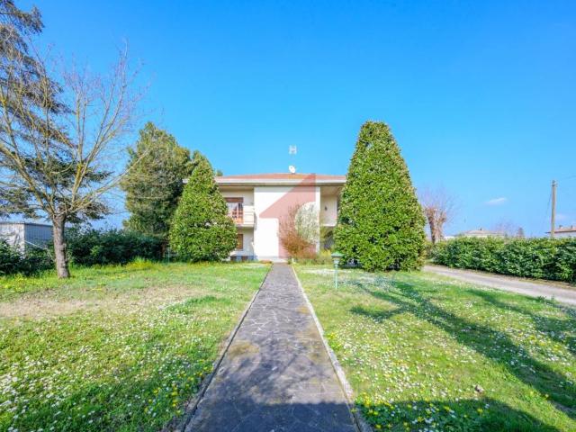 Villa Indipendente in vendita a Fontanellato, Reggio Emilia