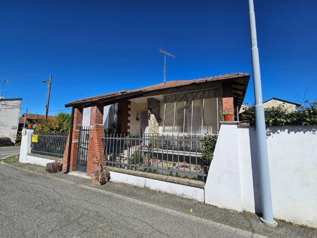 Villa Indipendente in vendita a Piemonte, Vercelli