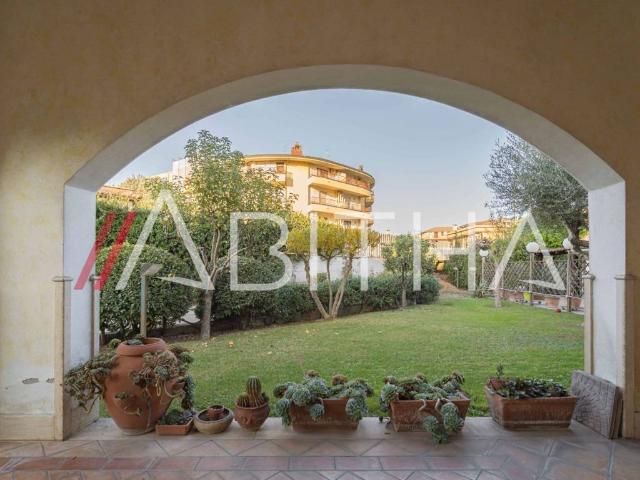 Villa Indipendente in vendita a Santa Lucia, Roma Capitale