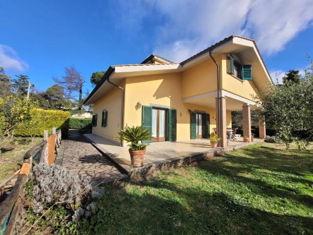 Villa Indipendente in vendita a Tor Lupara, Roma Capitale