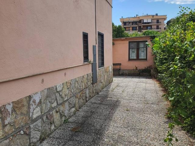 Villa Indipendente in vendita a Santa Lucia, Roma Capitale