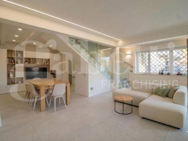 Villa Indipendente in vendita a Tor Lupara, Roma Capitale