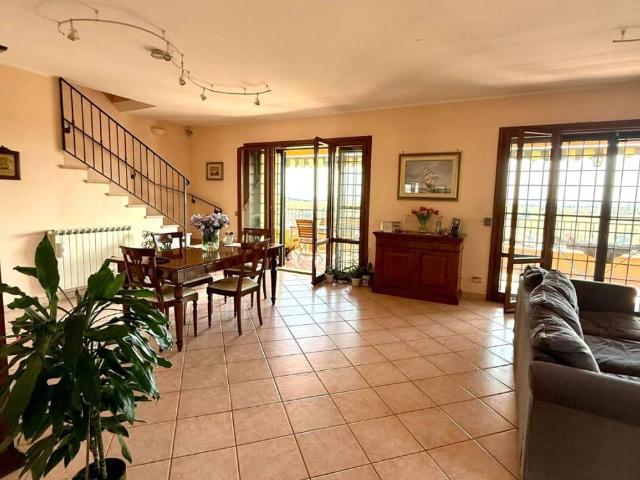 Villa Indipendente in vendita a Monte San Biagio, Roma Capitale