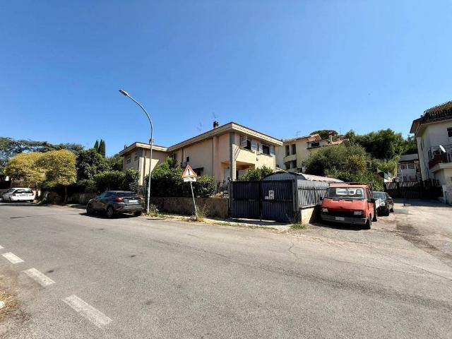 Villa Indipendente in vendita a Santa Lucia, Roma Capitale