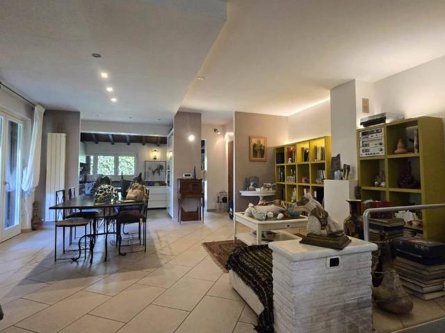 Villa Indipendente in vendita a Monte San Biagio, Roma Capitale