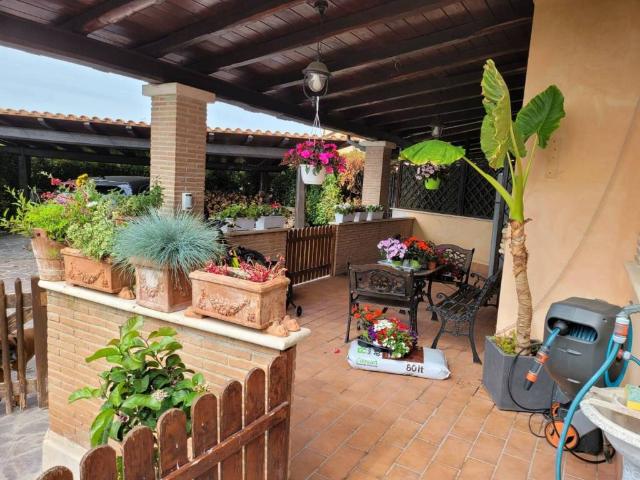 Villa Indipendente in vendita a Monte San Biagio, Roma Capitale