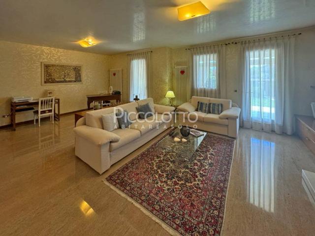 Villa Indipendente in vendita a Onè di Fonte, Veneto