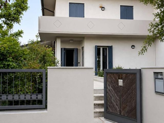 Villa Indipendente in vendita a Onè di Fonte, Veneto