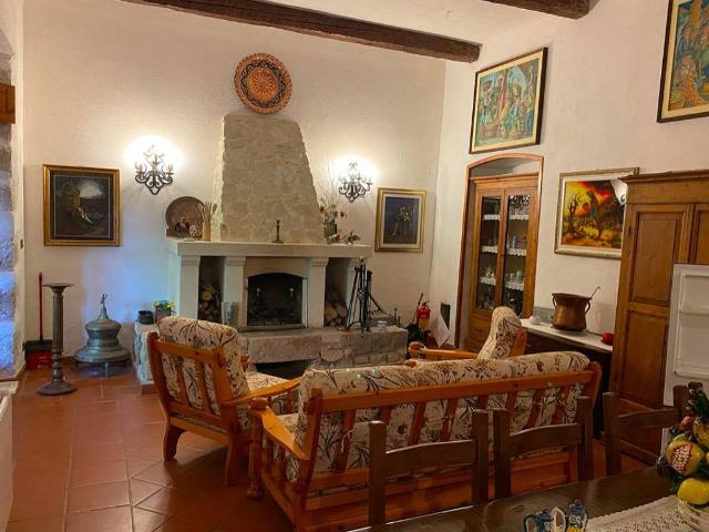 Villa Indipendente in vendita a Fontecchio, Abruzzo
