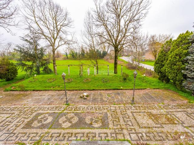 Villa Indipendente in vendita a Fontevivo, Reggio Emilia