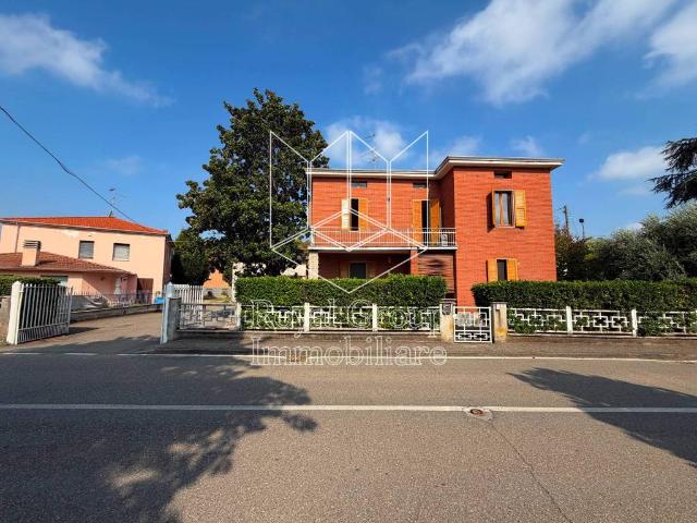 Villa Indipendente in vendita a Fontevivo, Reggio Emilia