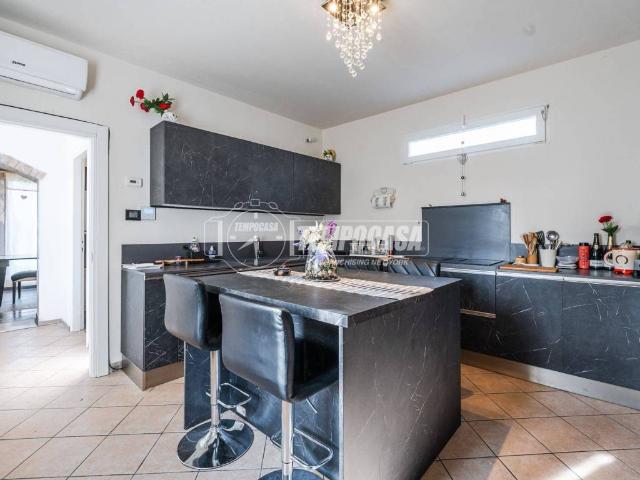 Villa Indipendente in vendita a Fontevivo, Reggio Emilia