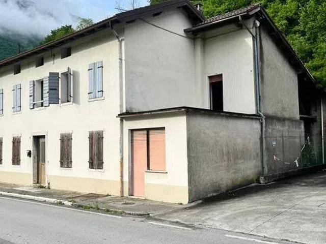 Villa Indipendente in vendita a Fonzaso, Veneto