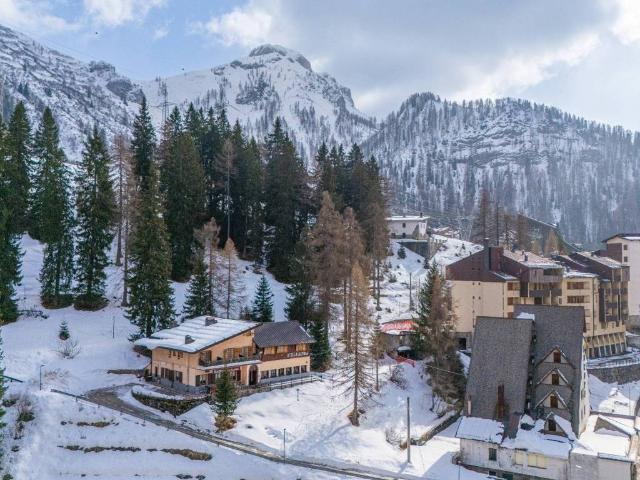 Villa Indipendente in vendita a Comunità Montana della Valle Brembana, Foppolo