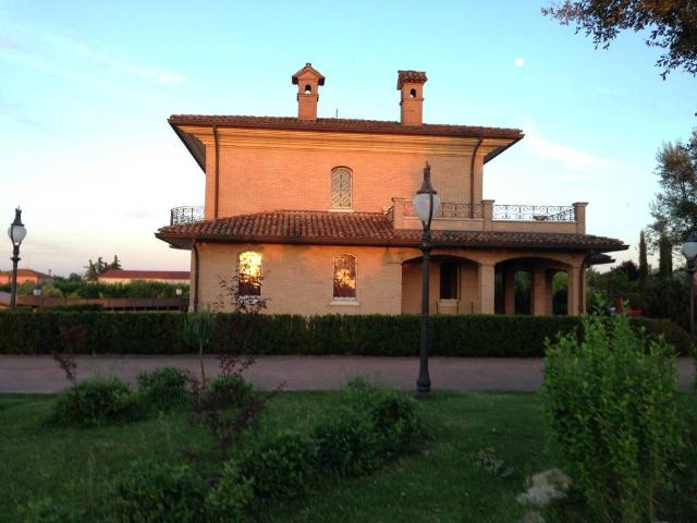 Villa Indipendente in vendita a Unione di Comuni della Romagna Forlivese, Quattro