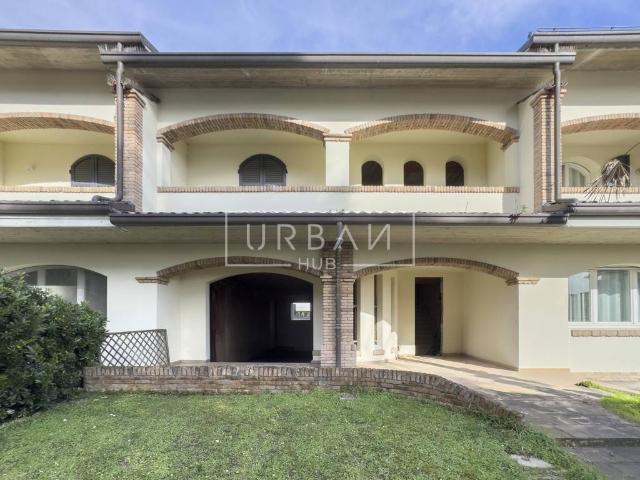 Villa Indipendente in vendita a Unione di Comuni della Romagna Forlivese, Quattro