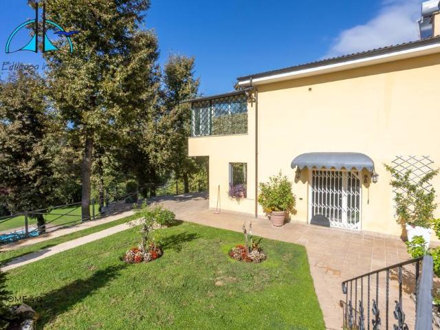 Villa Indipendente in vendita a Castel de Ceveri, Roma Capitale