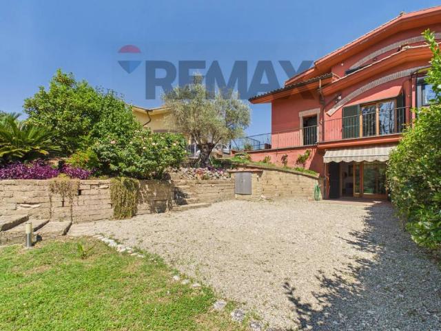 Villa Indipendente in vendita a Roma Capitale, Lazio