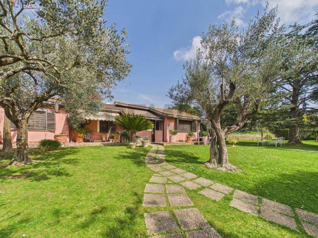 Villa Indipendente in vendita a Roma Capitale, Lazio