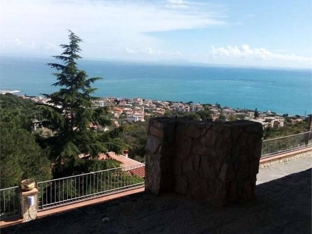 Villa Indipendente in vendita a Formia, Lazio