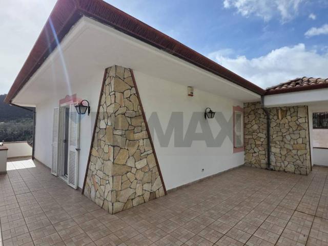 Villa Indipendente in vendita a Formia, Lazio