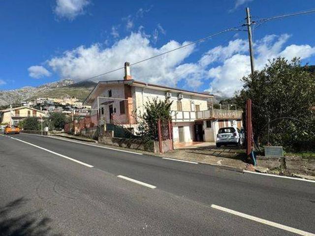 Villa Indipendente in vendita a Formia, Lazio