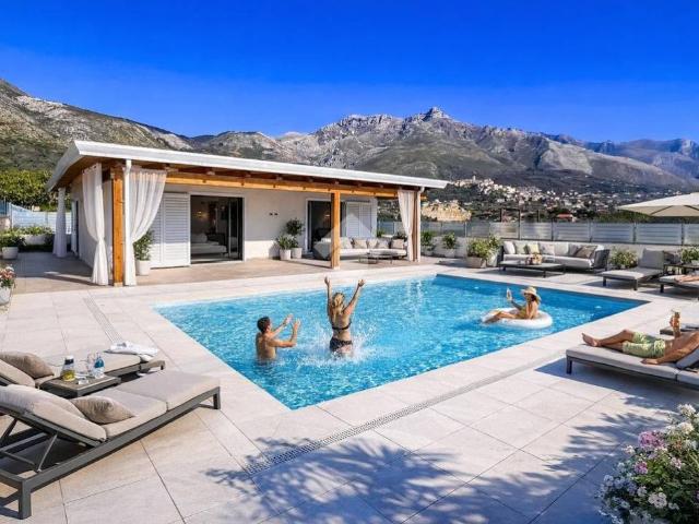 Villa Indipendente in vendita a Formia, Lazio