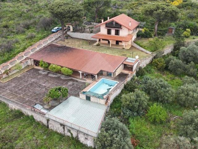 Villa Indipendente in vendita a Castellone, Formia