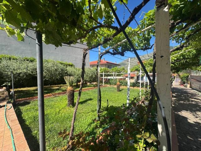 Villa Indipendente in vendita a Formia, Lazio