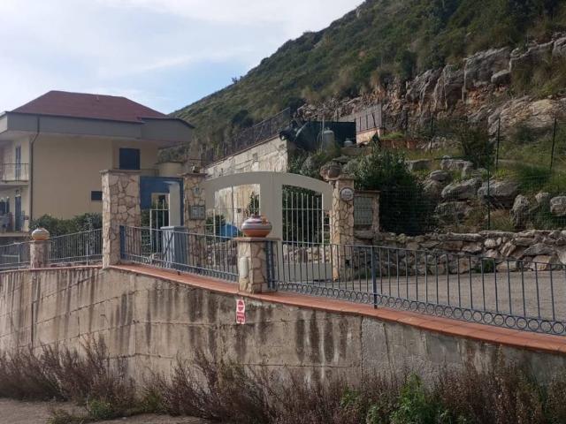 Villa Indipendente in vendita a Formia, Lazio