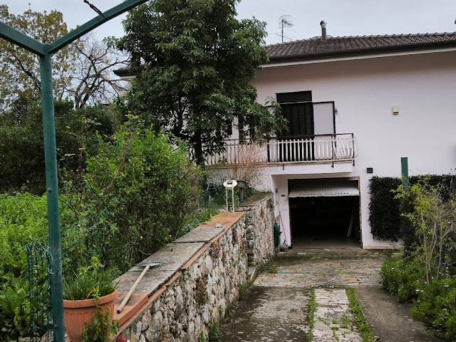 Villa Indipendente in vendita a Formia, Lazio