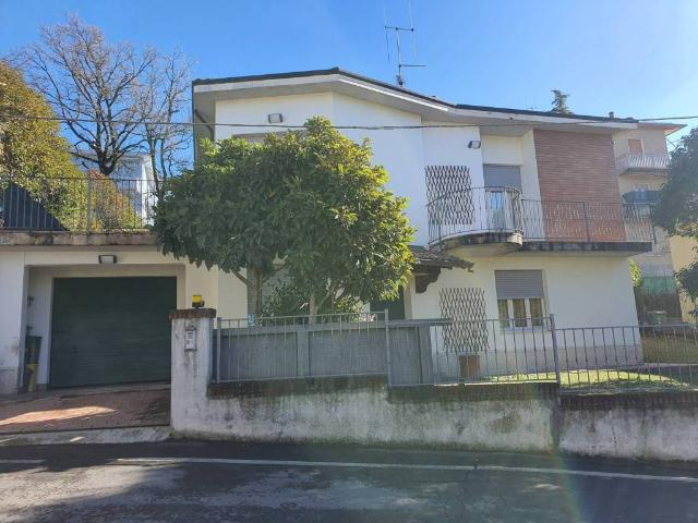 Villa Indipendente in vendita a Caselle, Fornovo Di Taro