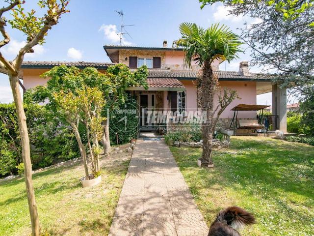 Villa Indipendente in vendita a Fornovo San Giovanni, Lombardia