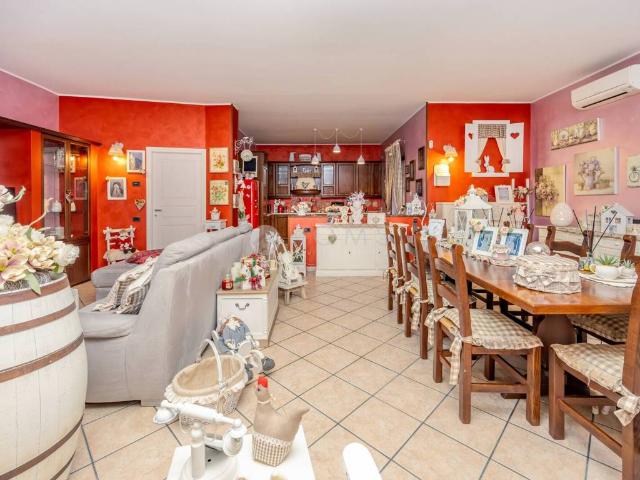 Villa Indipendente in vendita a Fornovo San Giovanni, Lombardia