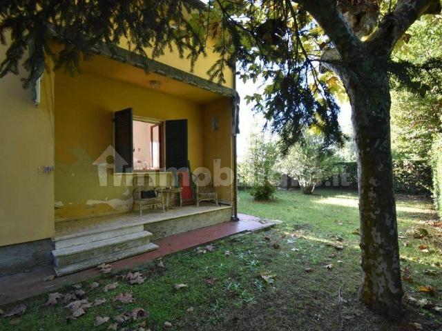 Villa Indipendente in vendita a Roma Imperiale, Forte Dei Marmi